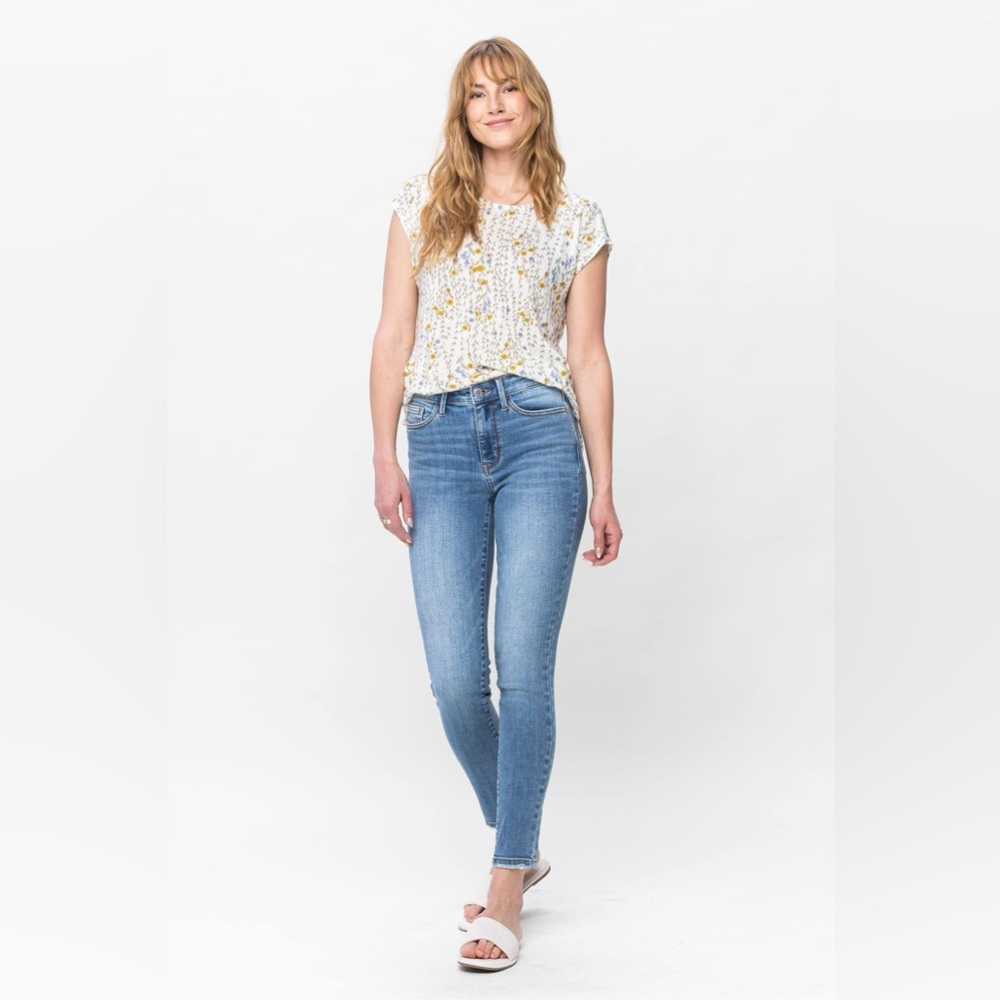 These Judy Blue Mid Rise Vintage Skinny Jeans